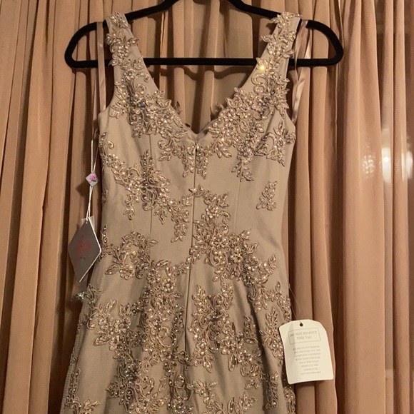 🎉💕 FLASH SALE 💕🎉 Glow evening / prom dress - Picture 6 of 6